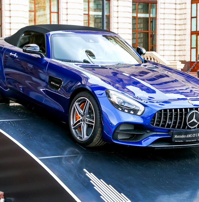 Mercedes AMG blau